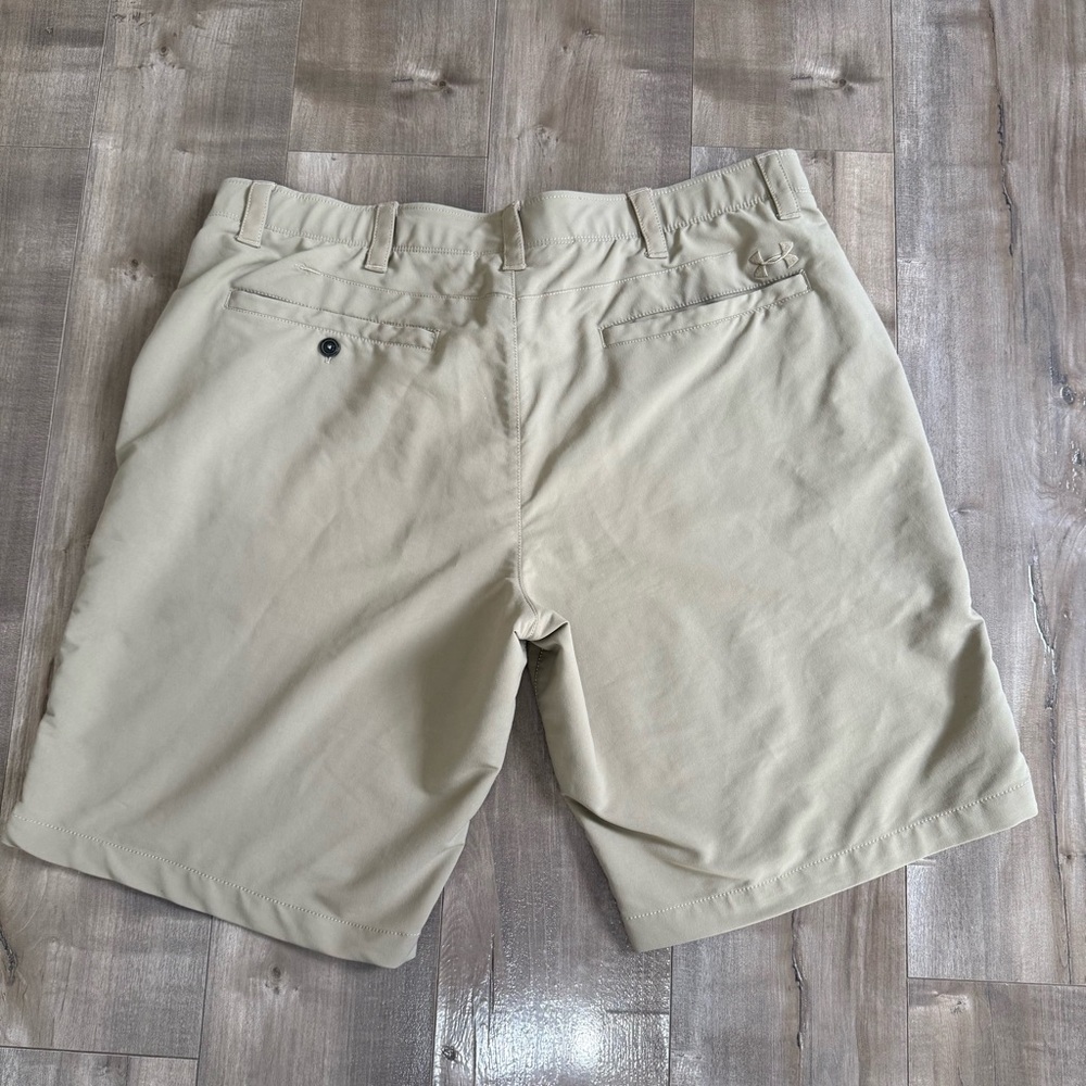 Under Armour Performance Golf Shorts Khaki Men 40 Gummy Waistband Heatgear Loose - Picture 7 of 12